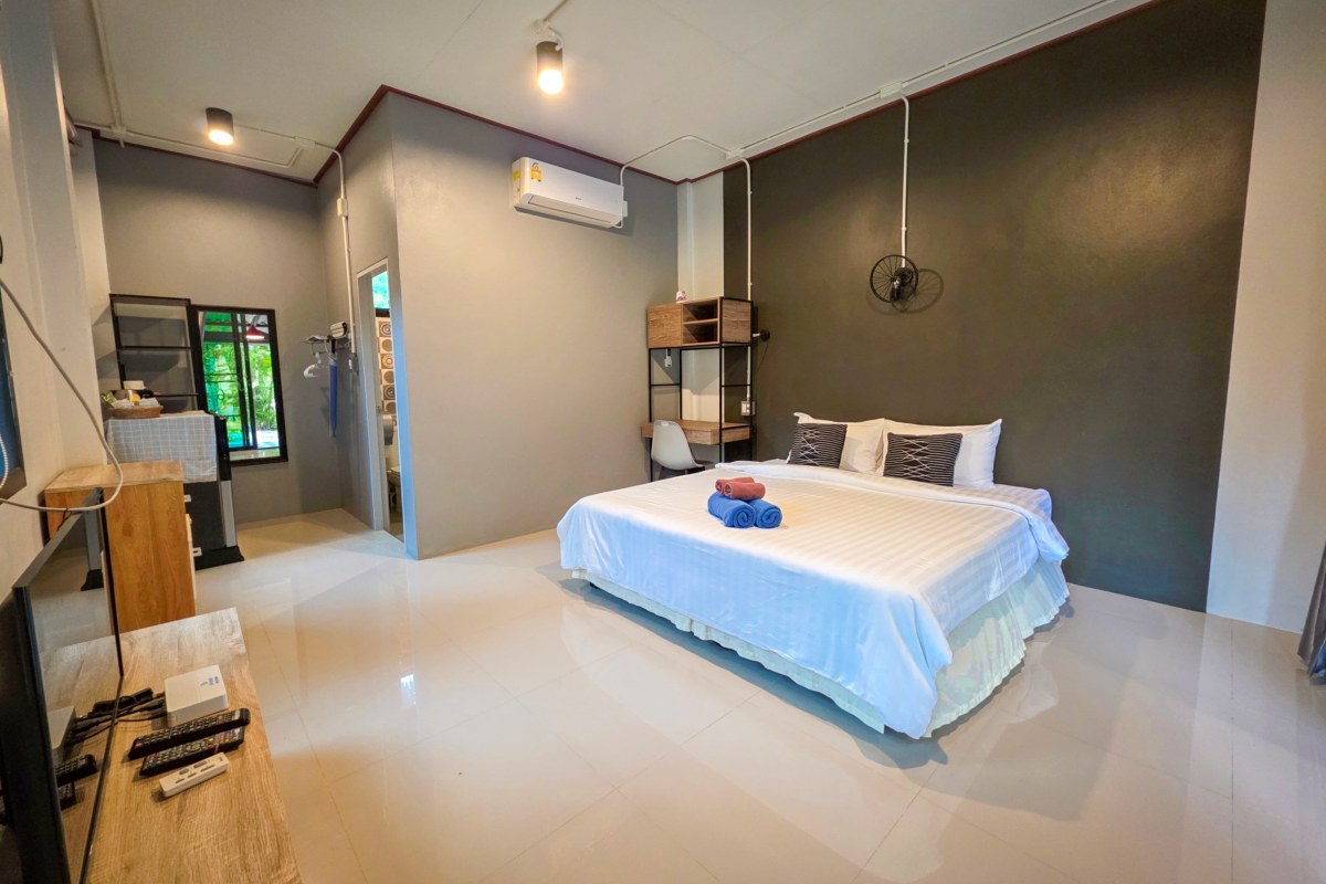 Deluxe Room 10