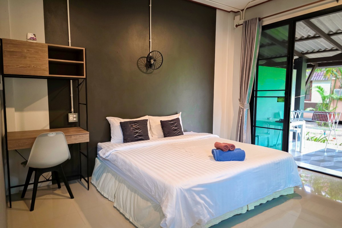 Deluxe Room 12